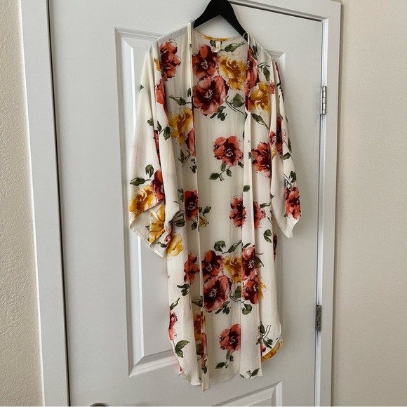 Cream floral kimono - Picture 1 of 6